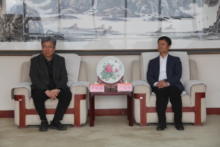 Shandong LANO, Shandong Jianzhu Universiteti ilə səs-küyə nəzarət sahəsində mübadilə və əməkdaşlıq etmək üçün Cənubi Koreyanın Dongguk Universitetindən professor KWAK, Moon Kyu, Ph.D. və Nümayəndə Liang Tongho ilə əməkdaşlıq edir.